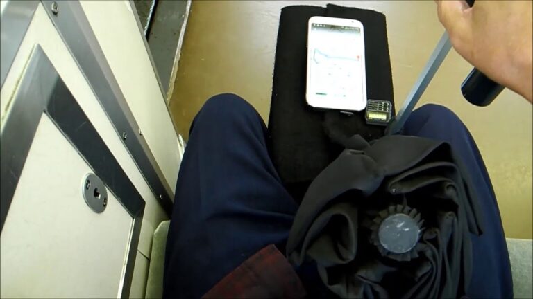 電車でのキャリーケースの座り方ガイド